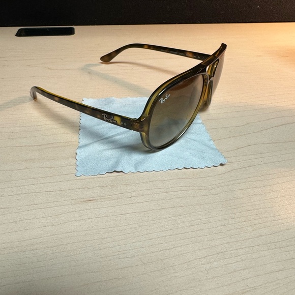 Ray bans sunglasses - Picture 3 of 4